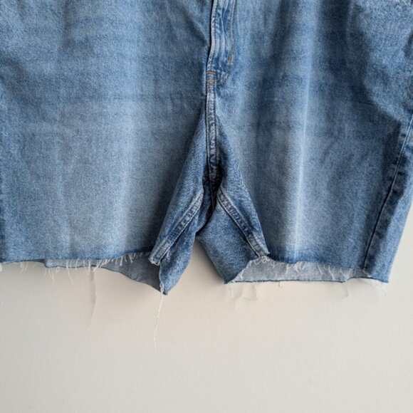 NWT H&M High Rise Bermuda Denim Shorts - Picture 3 of 6